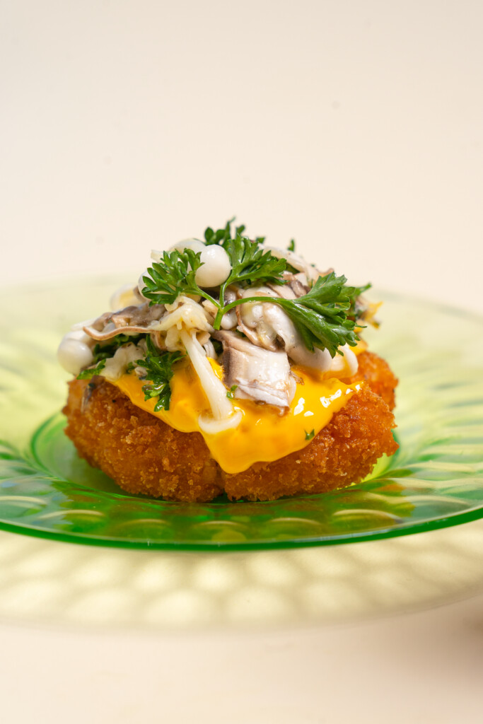 Arancini végétalien aux champignons et sauce fromagée